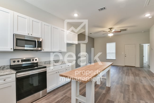 Building Photo - $1699! 3Bed/2Bath in Fort Worth! Get your ...