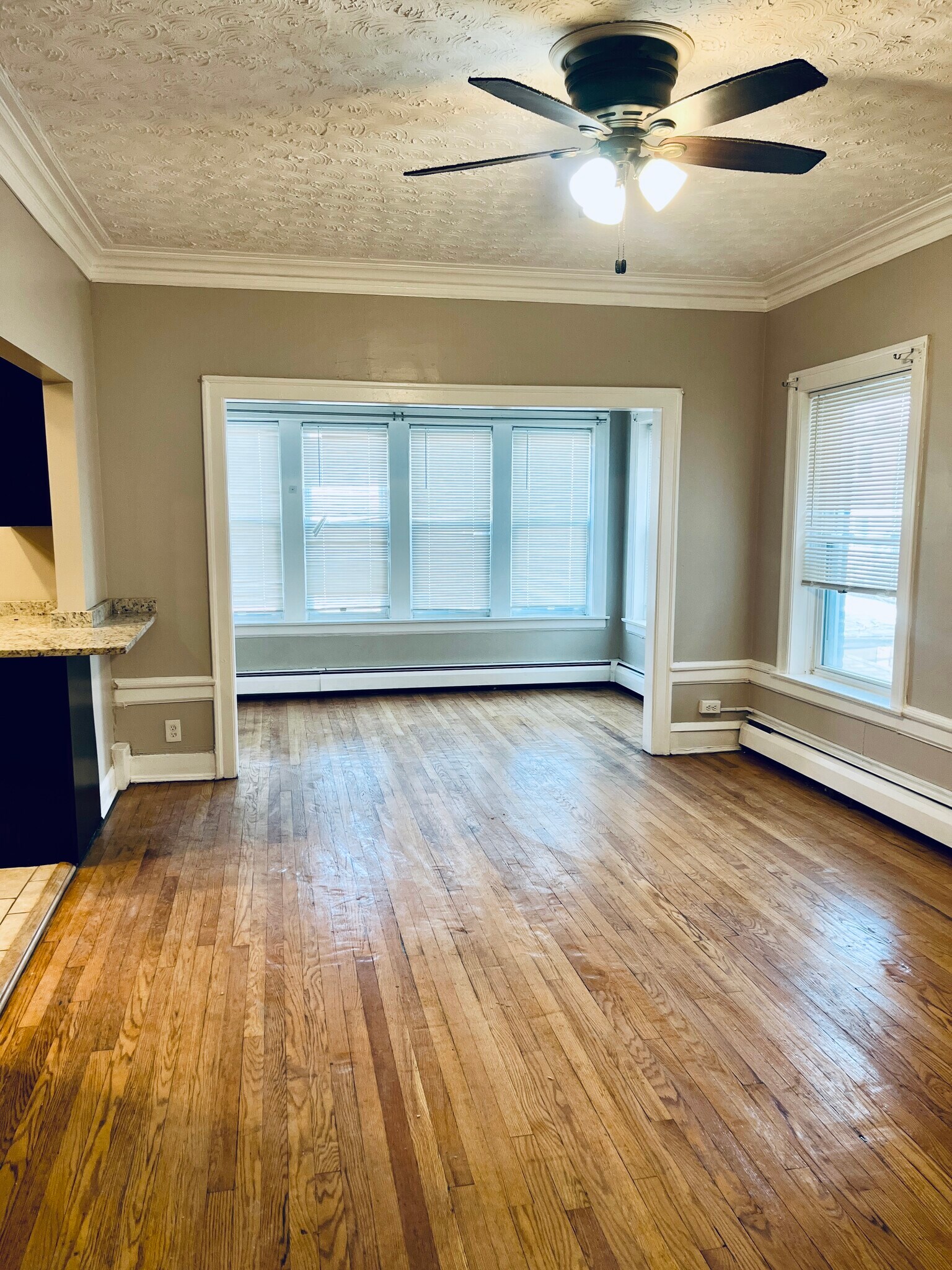 Building Photo - 6829 S Cornell Ave