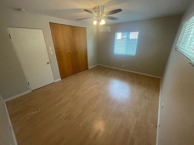 Building Photo - 4BD/2BA House on 63rd!