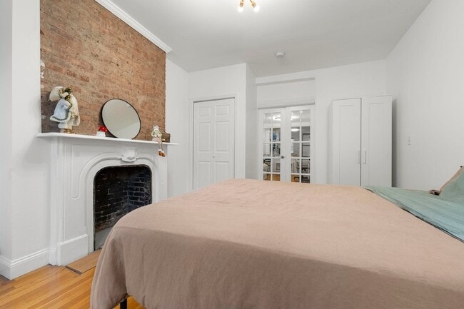Building Photo - 208 7th St