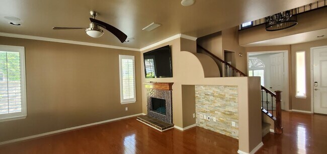 Building Photo - Beautiful House in the Lovely Fair Oaks Ra...