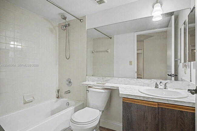 Building Photo - 15575 N Miami Lakeway