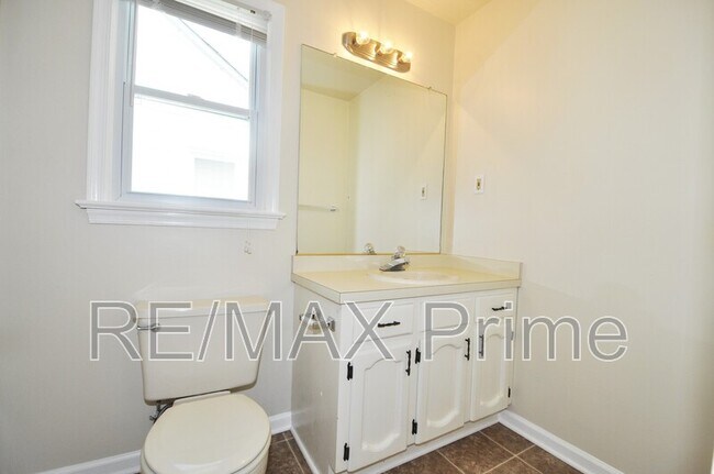 Building Photo - 1128 Hazel Ave