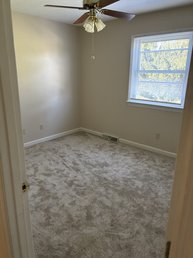 Building Photo - 203 Apple Blossom Ln