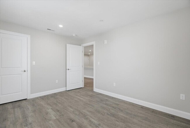 Building Photo - 204 Central St