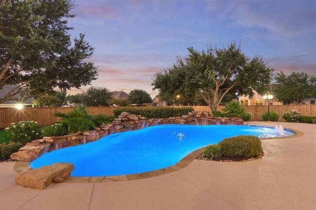 Building Photo - 20806 E Cameron Ridge Dr