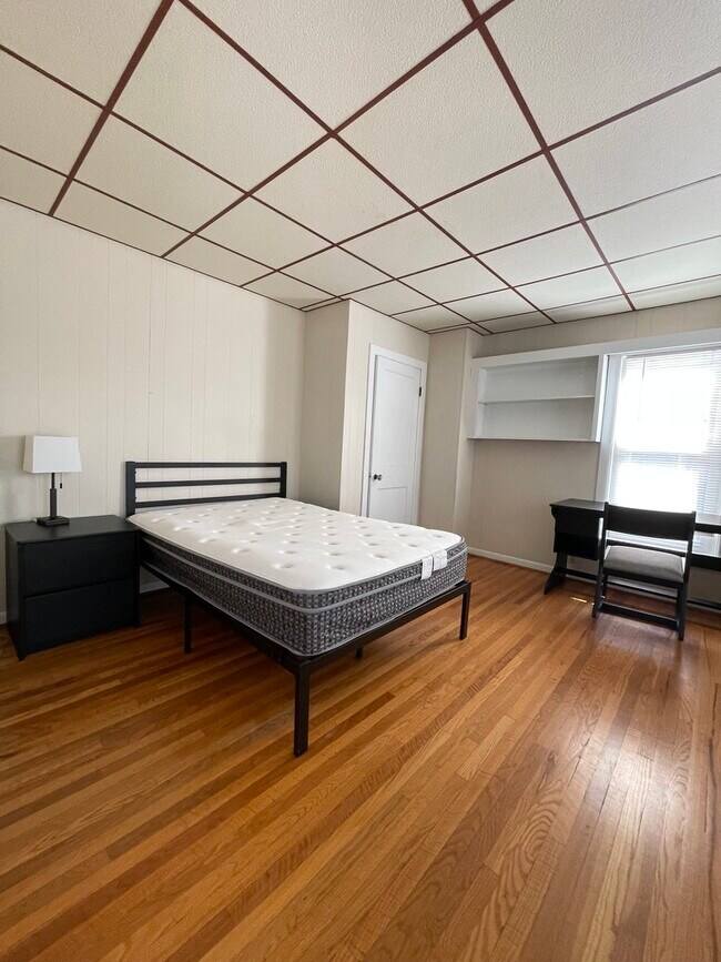 Building Photo - 1148 Memorial Ave