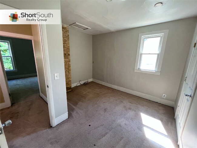 Building Photo - 4 Bed 1 Full Bath Single Family Home for R...