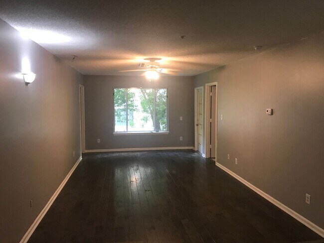 Building Photo - 611 Pine Ridge Pl