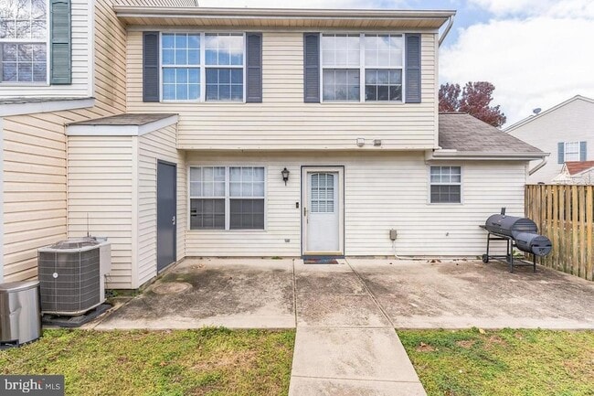 Building Photo - 6103 Red Squirrel Pl