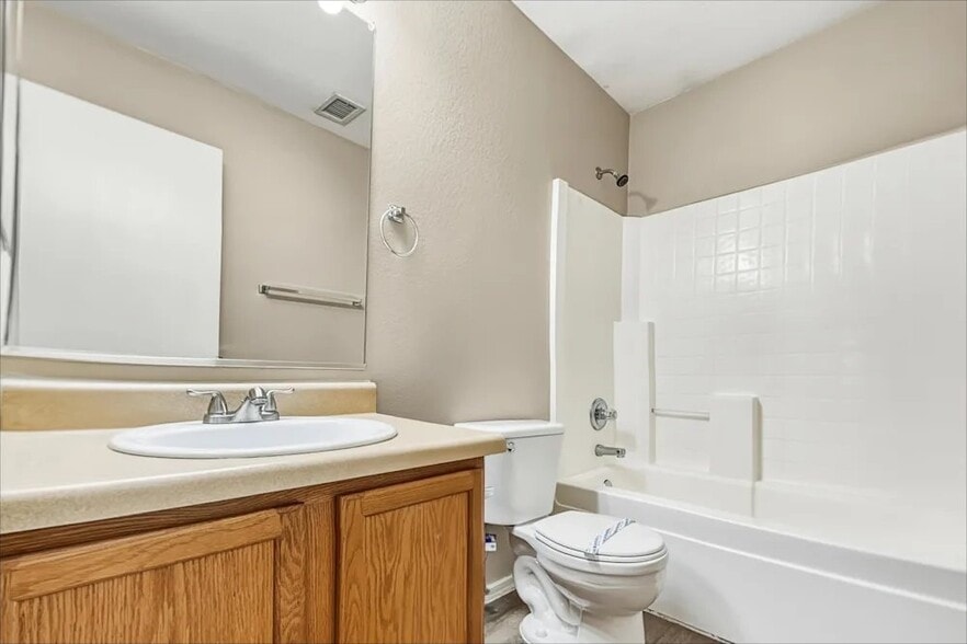 Building Photo - 3035 E Santa Rosa Dr