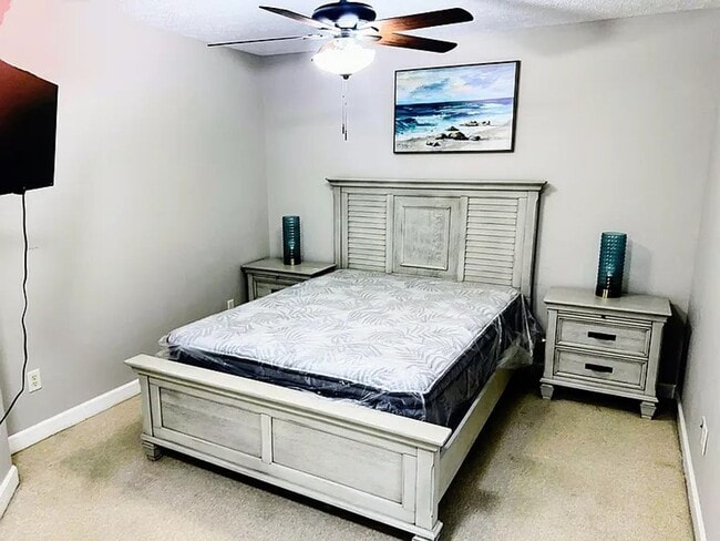 Building Photo - 2 Bedroom 1.5 Bath Near Navy Base