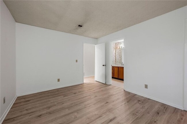 Building Photo - 1306 McClelen Way