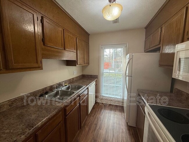 Building Photo - 2752 Helaman Ct