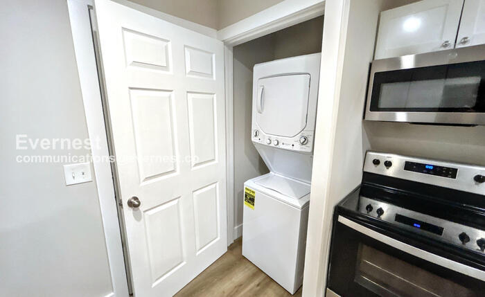 Building Photo - 1732 17th Ave N