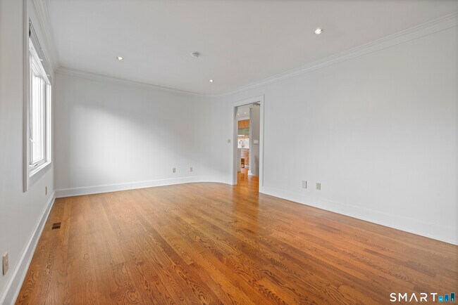 Building Photo - 1 Island Dr