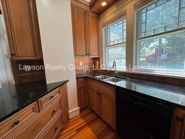 Building Photo - Large Raleigh Court Home on a Corner Lot