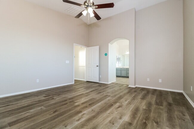 Building Photo - 29838 W Mitchell Ave