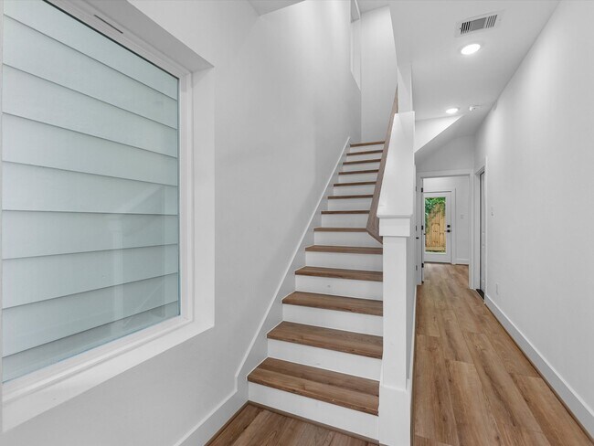 Building Photo - 4804 Elysian St