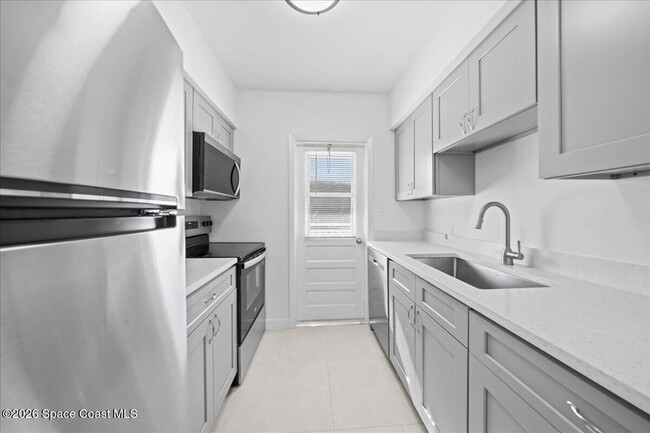 Building Photo - 154 Crescent Beach Dr