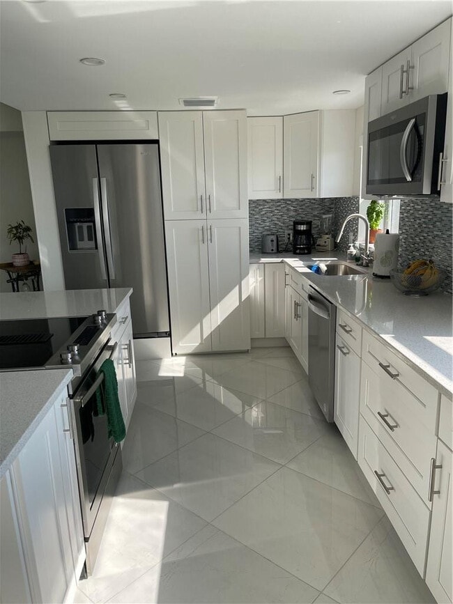 Building Photo - 5200 N Ocean Blvd