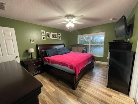 Building Photo - 2452 Hassonite St