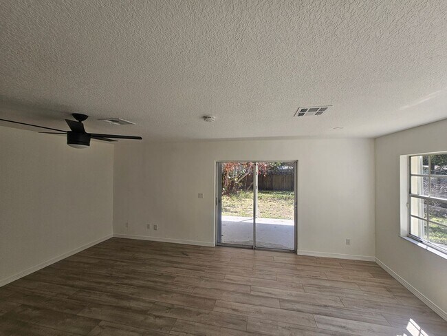 Building Photo - 1406 36th Ave