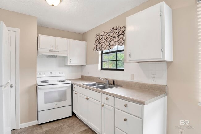 Building Photo - 6429 Schoel Ln
