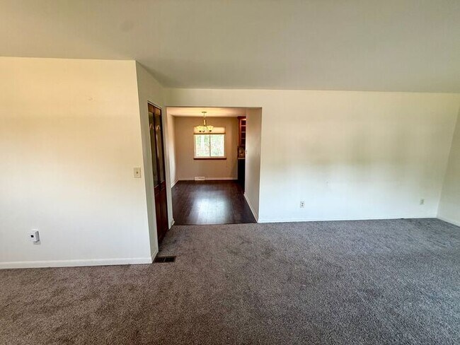 Building Photo - Conveniently Located 2 Bed, 2 Bath + 2 Bonus Rooms in Greeley