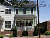 Building Photo - Old Salem Area!  Walk to Restaurants/Shops...