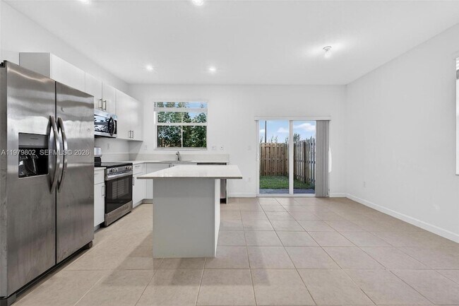 Building Photo - 2650 SE 29th St