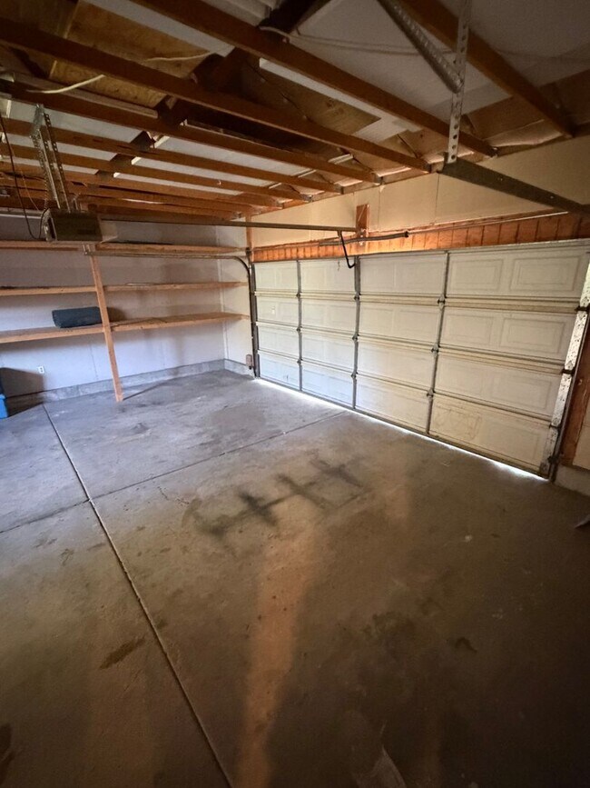 Building Photo - Spacious West Valley Home!!!