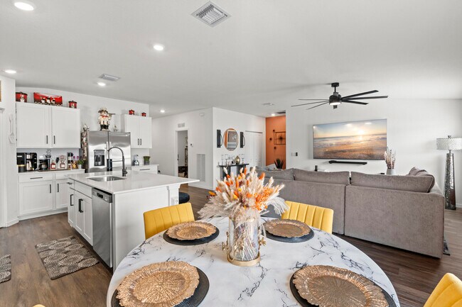 Building Photo - 701 Carlyle Wy