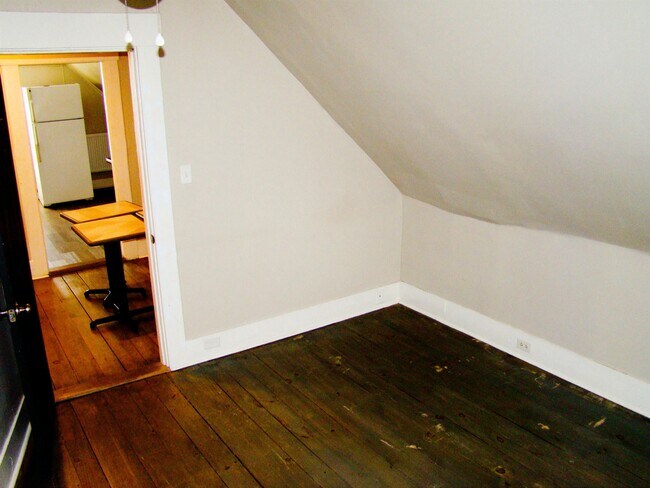 Building Photo - 86 School St