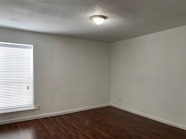 Building Photo - 6201 Ranchester Dr