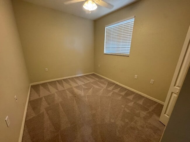 Building Photo - 2 bedroom 2 bathroom Condo in Terraces at ...