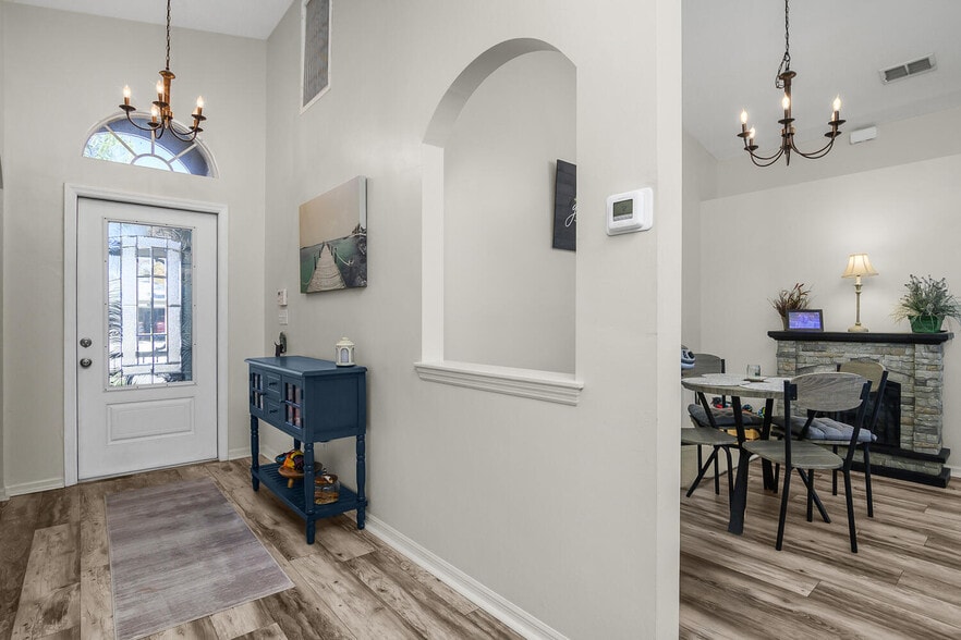 Building Photo - 21572 Brixham Run Loop