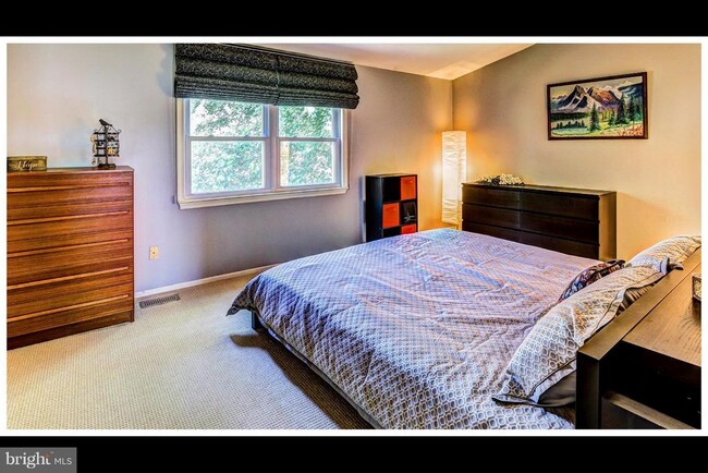 Building Photo - 26 Spring Glen Ct