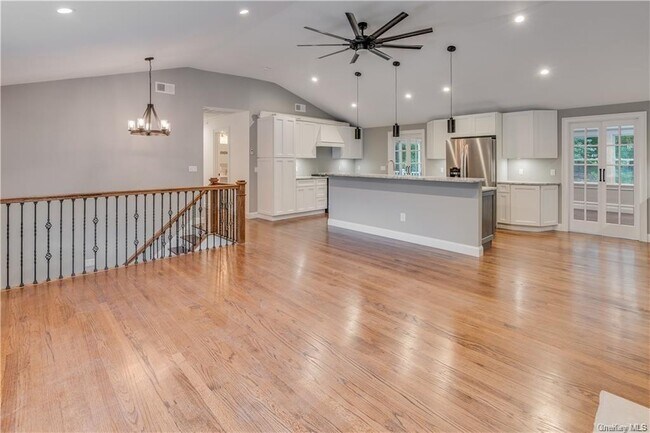 Building Photo - 8 Montfort Woods Rd