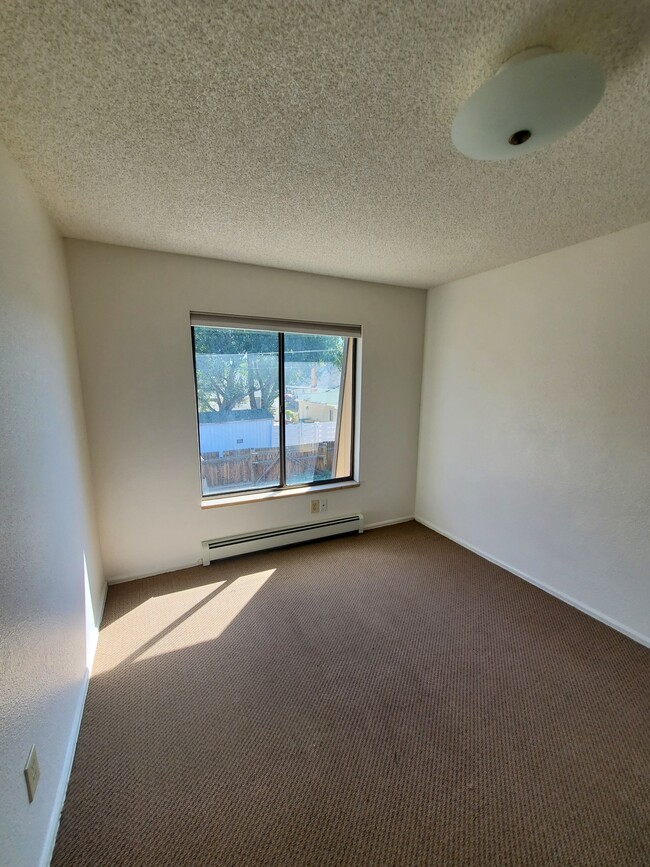 Building Photo - 138 N Willow St