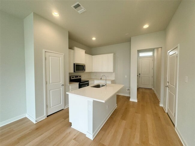 Building Photo - 2202 Vino Dulce