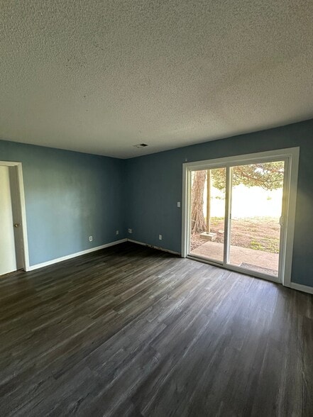 Building Photo - 2125 Quail Creek Dr