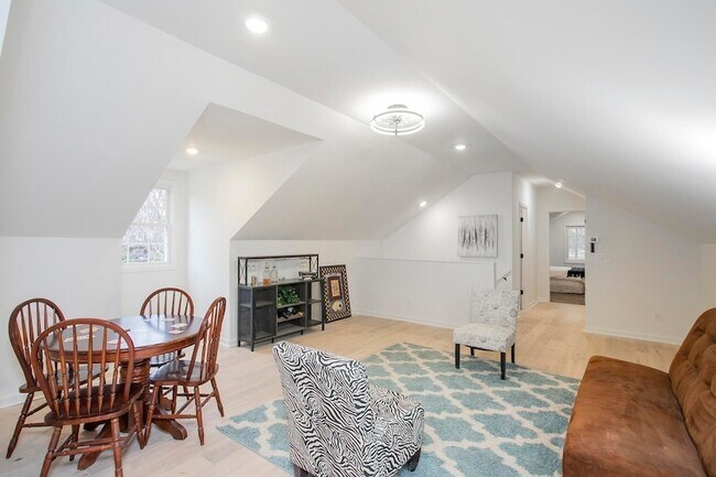 Building Photo - 712 Stewart Valley Dr