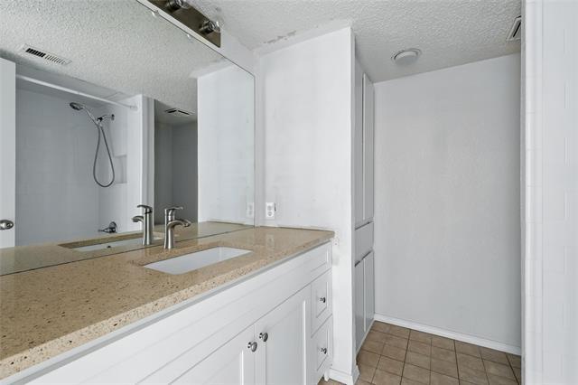 Building Photo - 640 Bellaire Dr