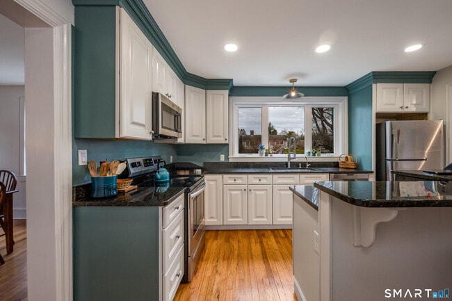 Building Photo - 99 Bay View Ave