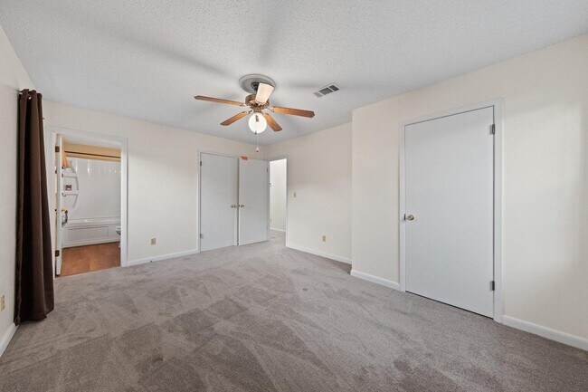 Building Photo - 122 Beach Dr