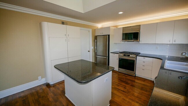 Building Photo - Beautiful 4 bed/2.5 bath house in Del Mar