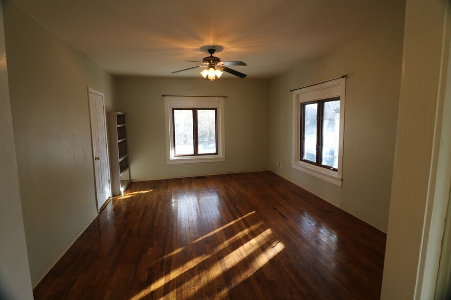 Building Photo - 1626 Summit Ln