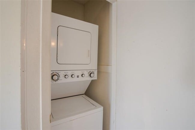 Building Photo - 1810 N Garrett-117.75