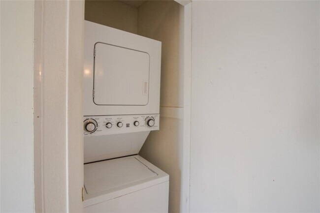 Building Photo - 1810 N Garrett-224.57